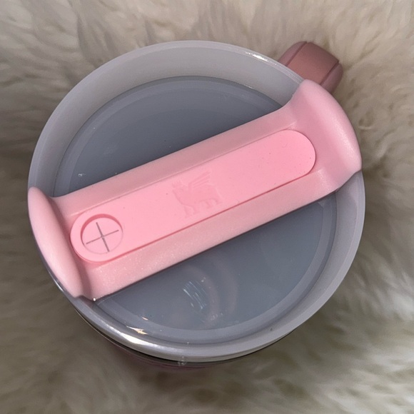 Stanley X Hello Kitty 40oz Tumbler Pink New - Picture 4 of 7